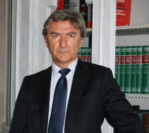 Avvocato Piercarlo Bertolazzi: diritto civile e commerciale, contrattualistica nazionale ed internazionale, diritto condominiale ed immobiliare